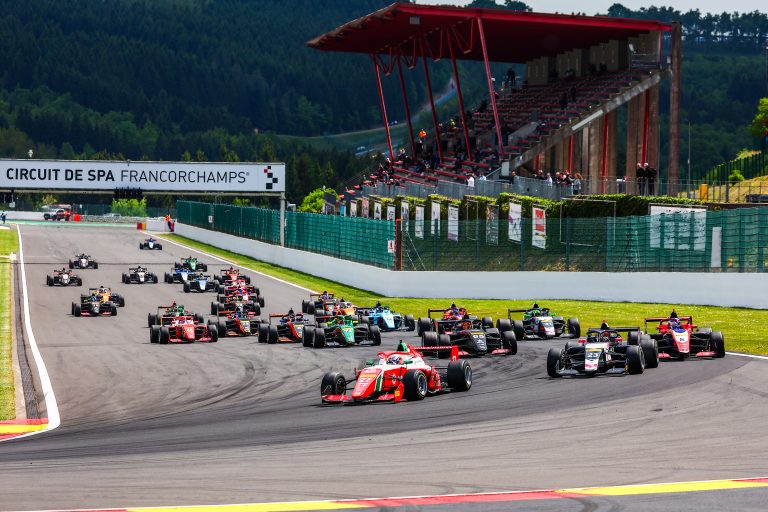 Freddie Slater takes victory and fastest lap: from pole, but not without excitement